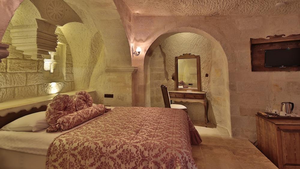 Phocas Cave Hotel