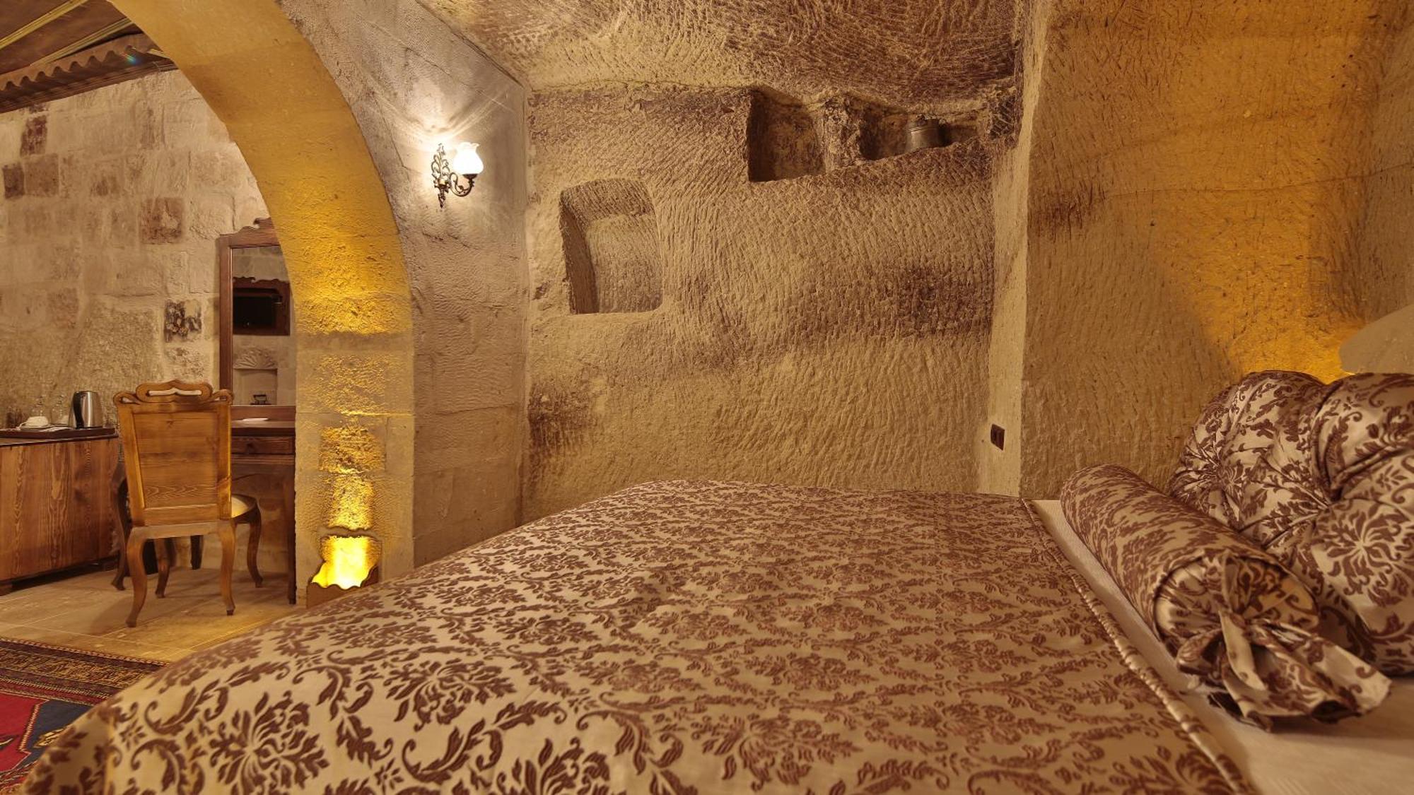 Phocas Cave 2*