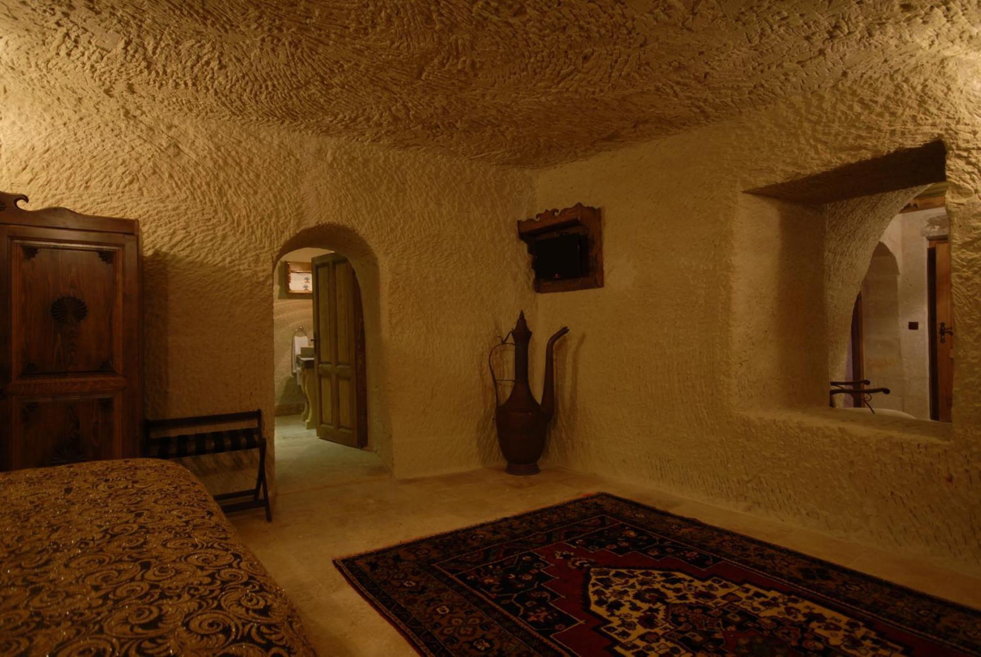 Phocas Cave Готель
